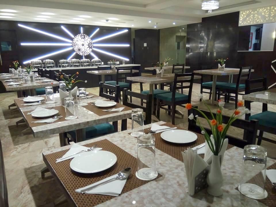 Radical Palace Hotel And Restaurant Lucknow Ngoại thất bức ảnh