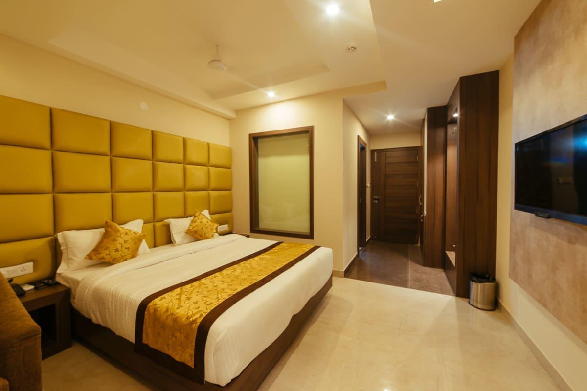 Radical Palace Hotel And Restaurant Lucknow Ngoại thất bức ảnh