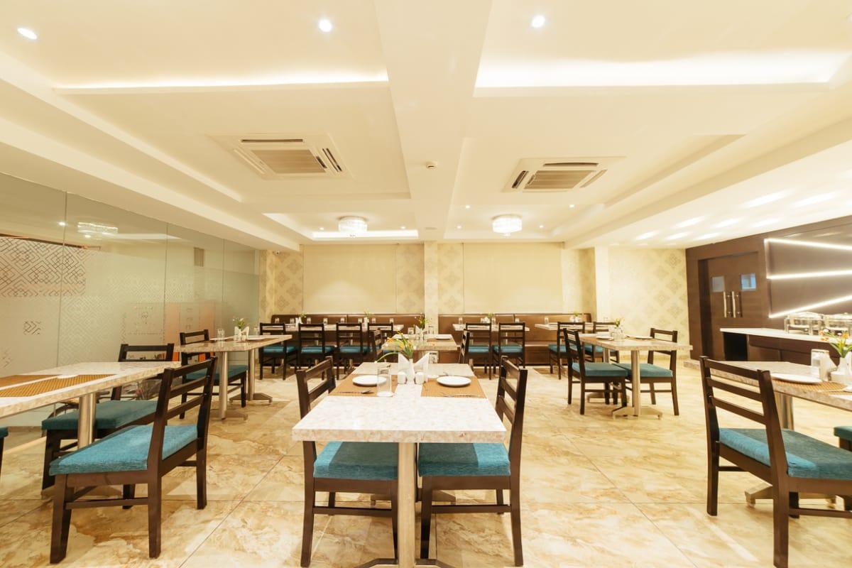 Radical Palace Hotel And Restaurant Lucknow Ngoại thất bức ảnh