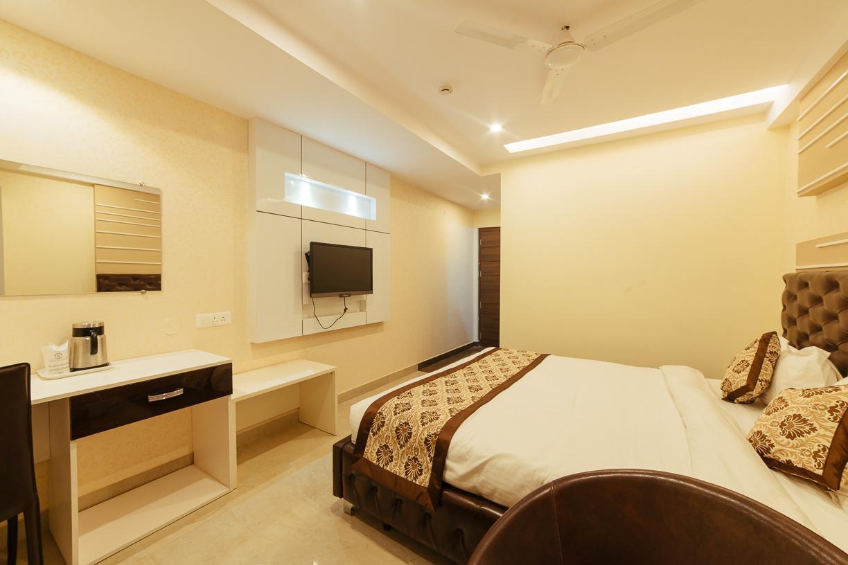 Radical Palace Hotel And Restaurant Lucknow Ngoại thất bức ảnh
