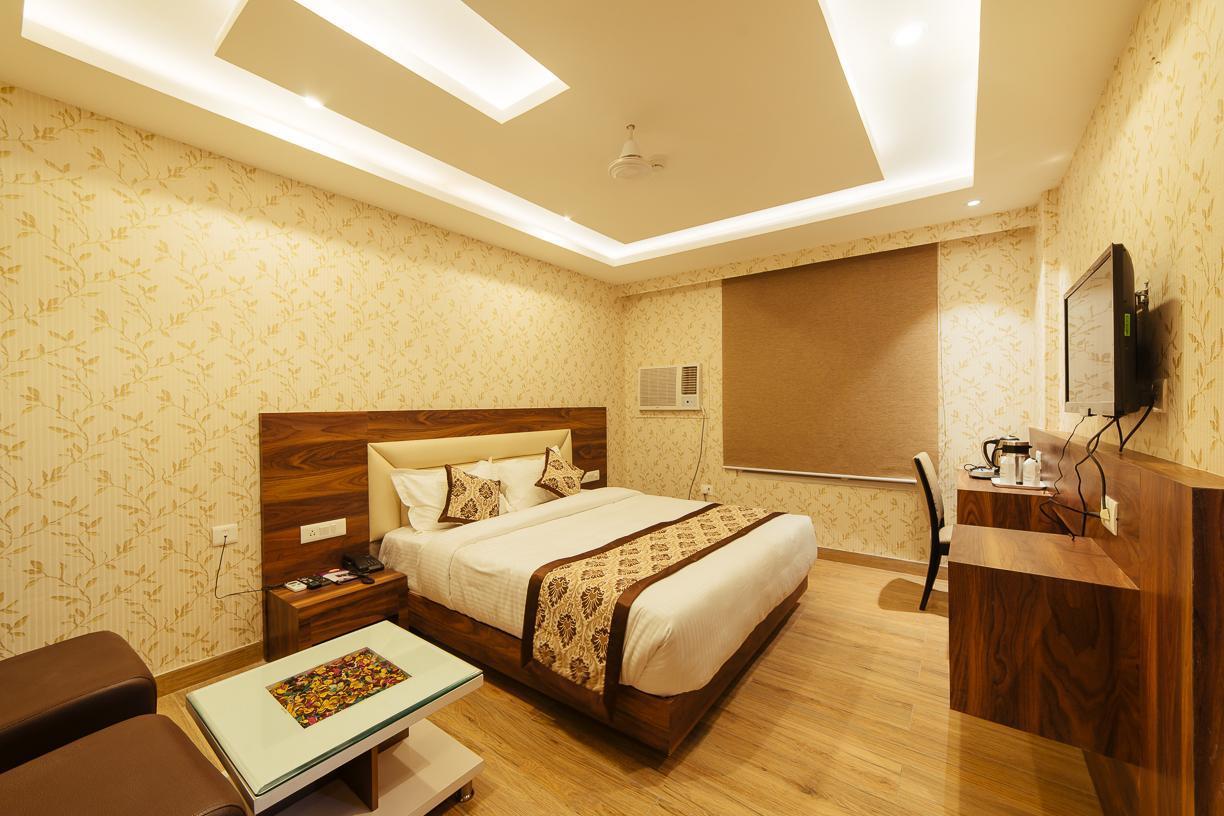 Radical Palace Hotel And Restaurant Lucknow Ngoại thất bức ảnh