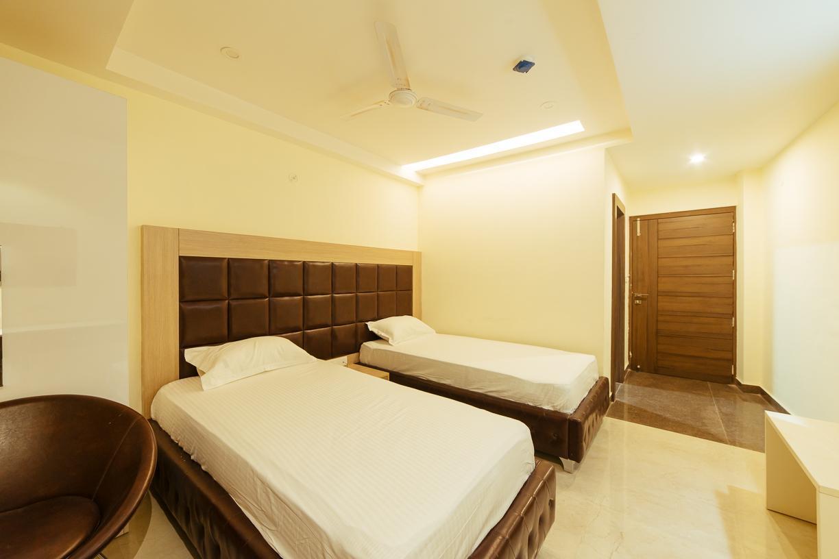 Radical Palace Hotel And Restaurant Lucknow Ngoại thất bức ảnh