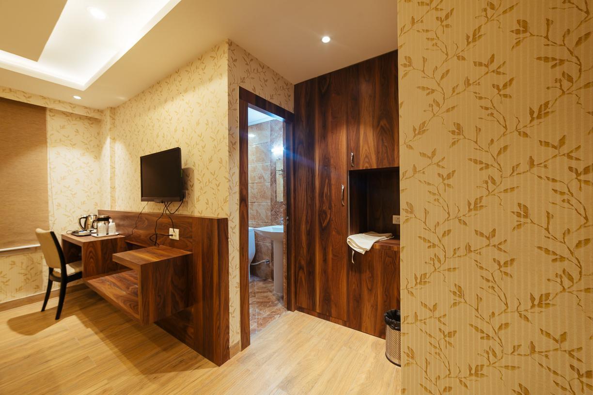 Radical Palace Hotel And Restaurant Lucknow Ngoại thất bức ảnh