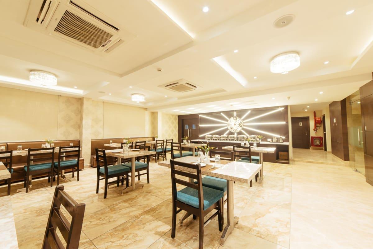 Radical Palace Hotel And Restaurant Lucknow Ngoại thất bức ảnh