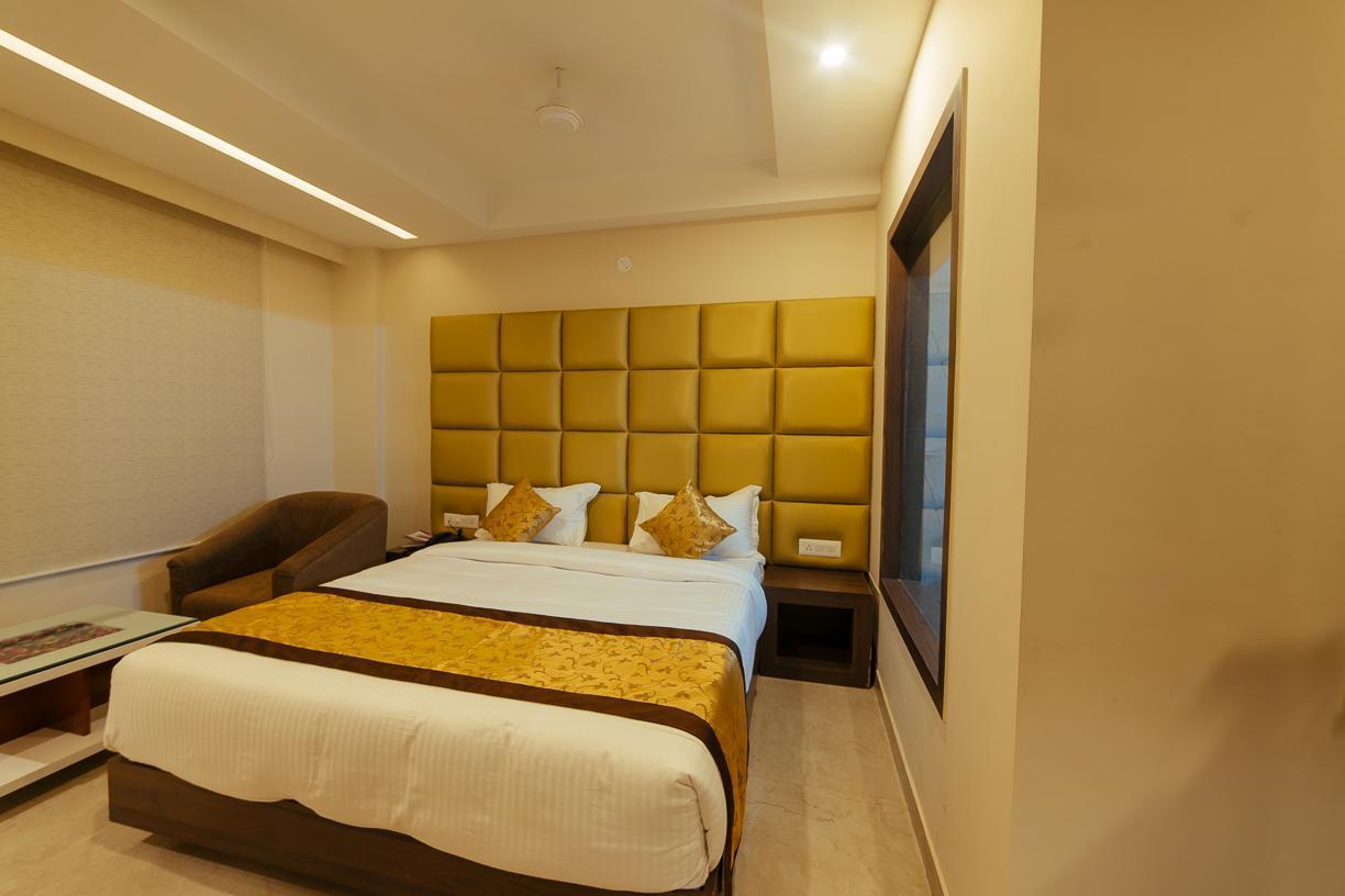 Radical Palace Hotel And Restaurant Lucknow Ngoại thất bức ảnh