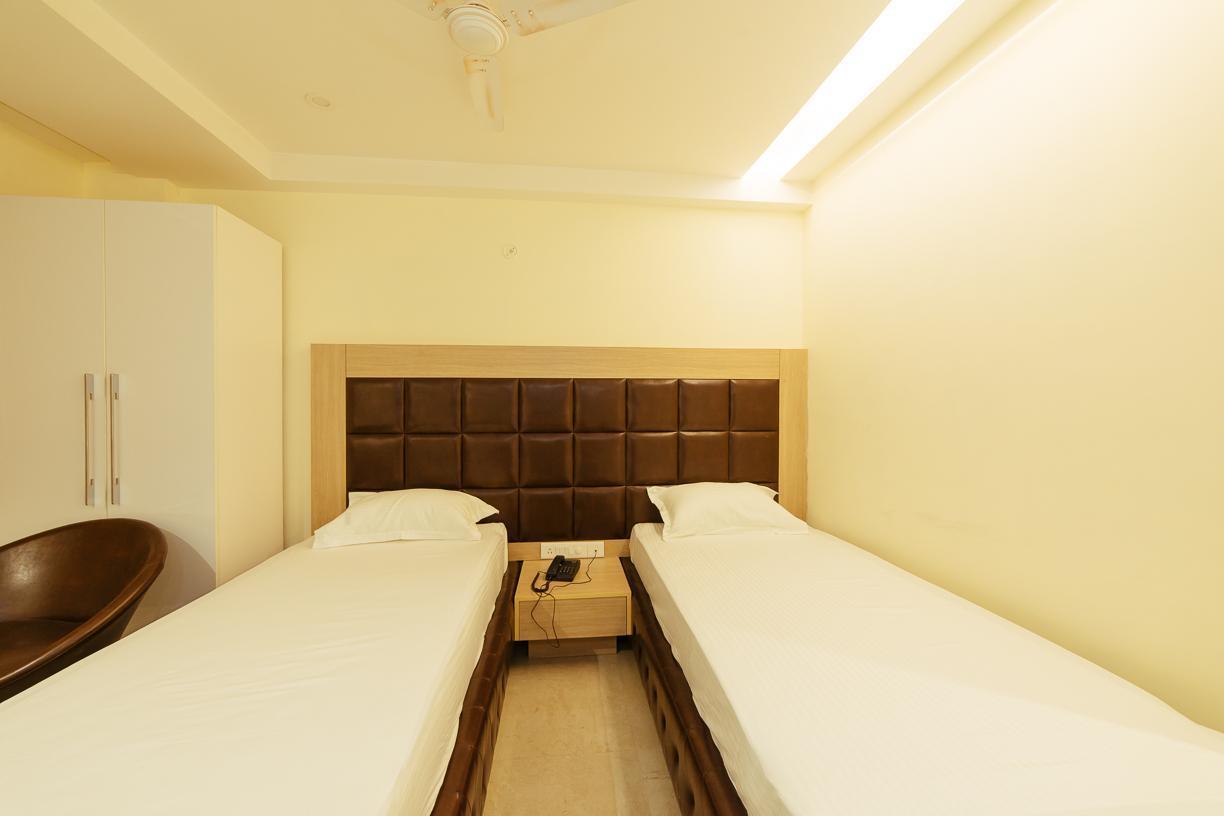 Radical Palace Hotel And Restaurant Lucknow Ngoại thất bức ảnh